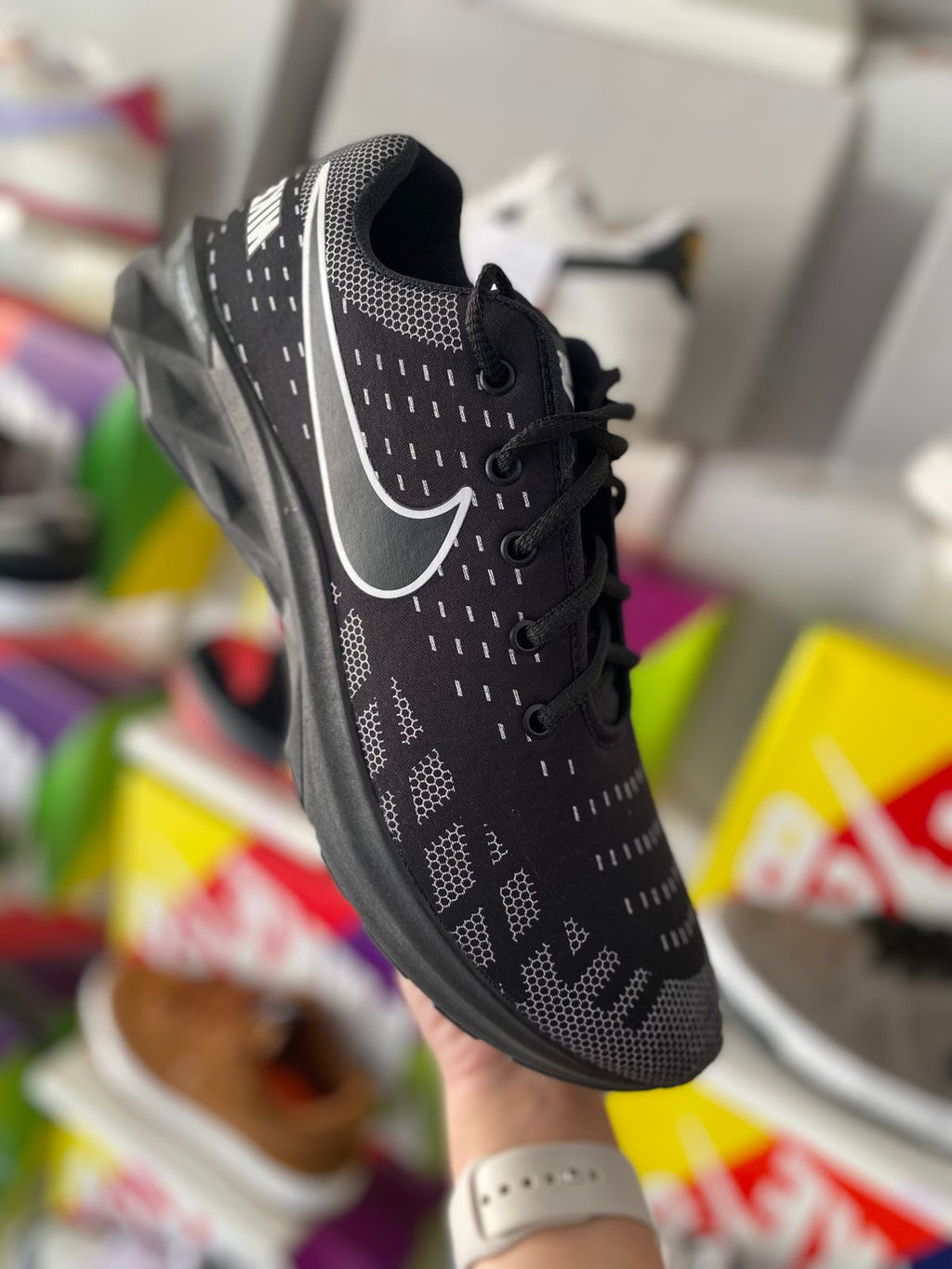 Nike preto detalhe branco