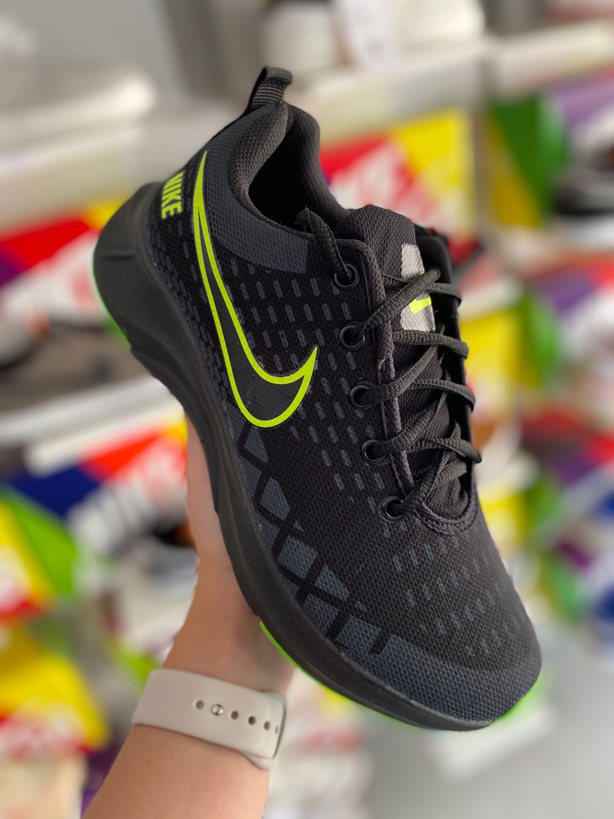 Nike preto c\ fluorescente