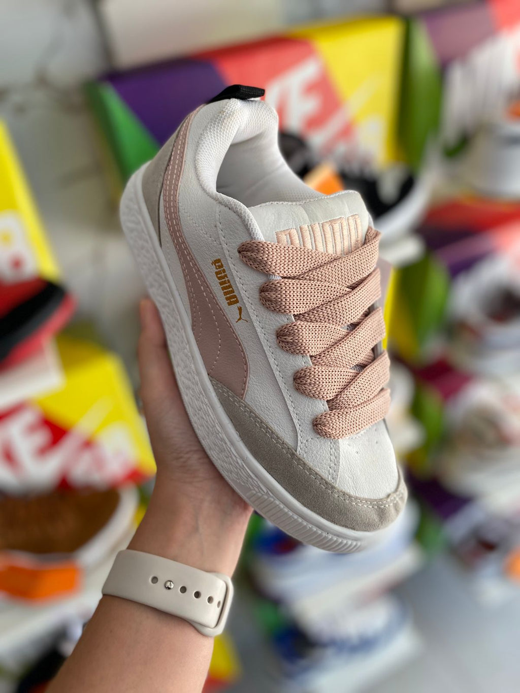 Puma branco nude
