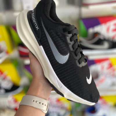 Nike zoomx preto branco