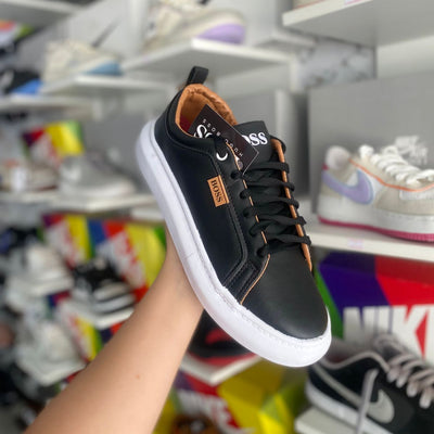 Boss preto branco cadarço