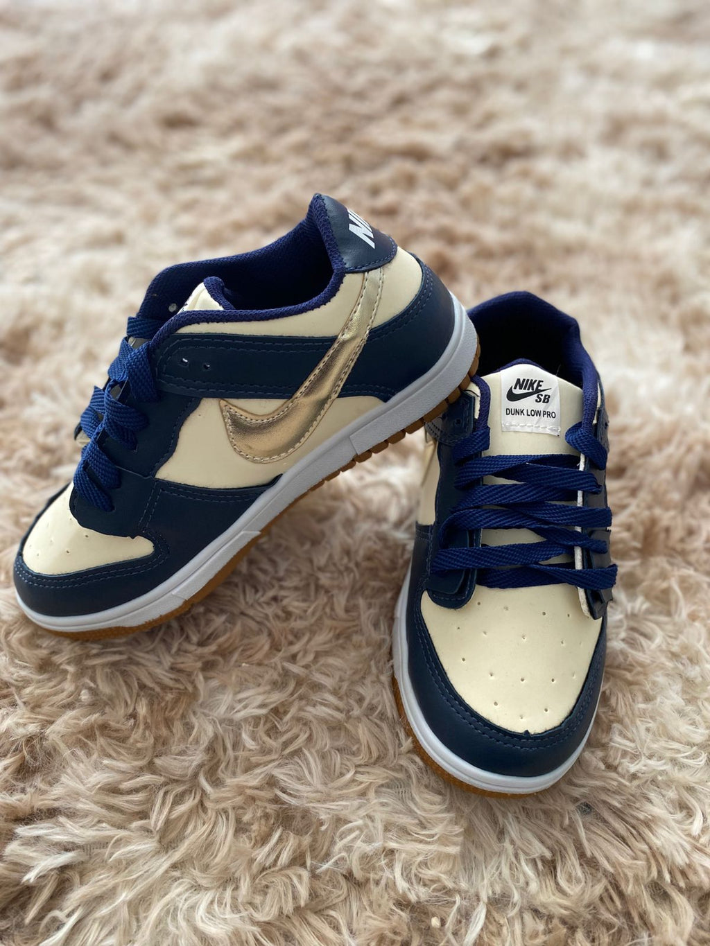 Nike azul dourado infantil