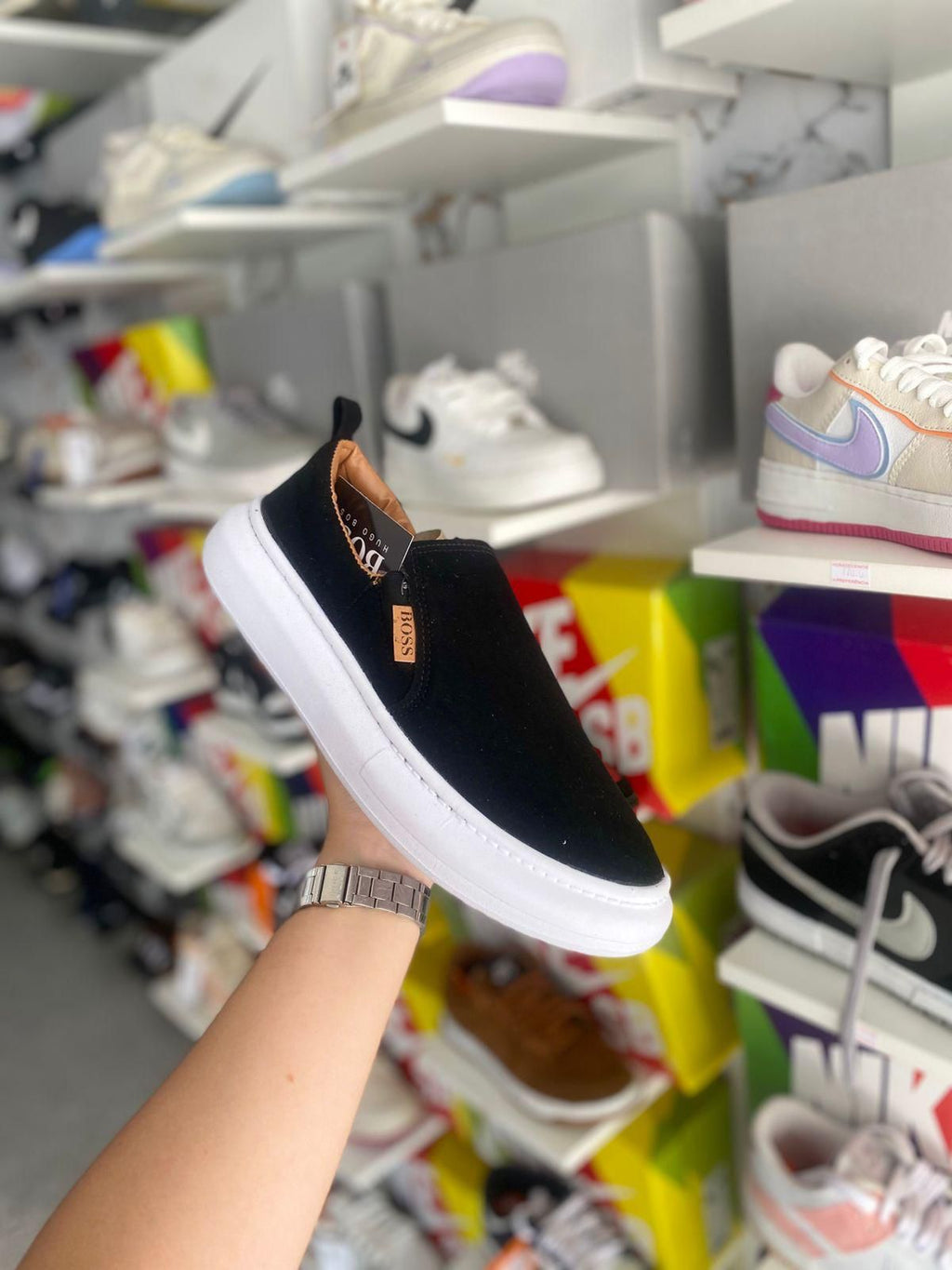 Sapatenis Boss preto camurça